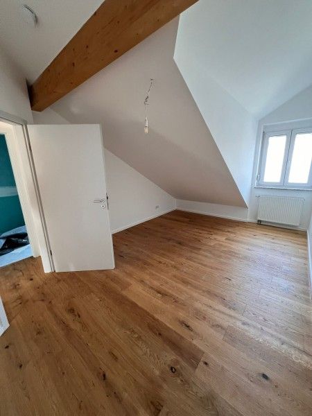 Komplett sanierte 2-Zimmer-Dachgeschoss-Wohnung in Geretsried